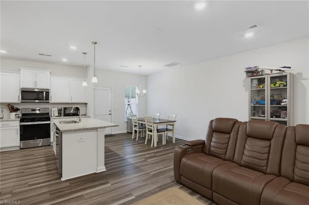 4020 Beckton Trail Jamestown, NC 27282