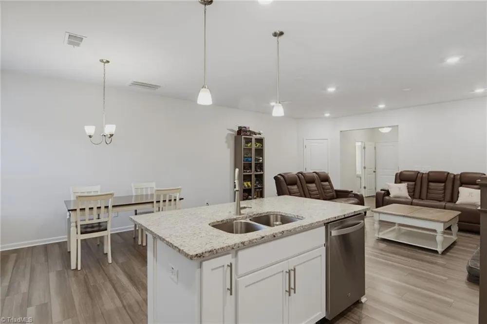 4020 Beckton Trail Jamestown, NC 27282