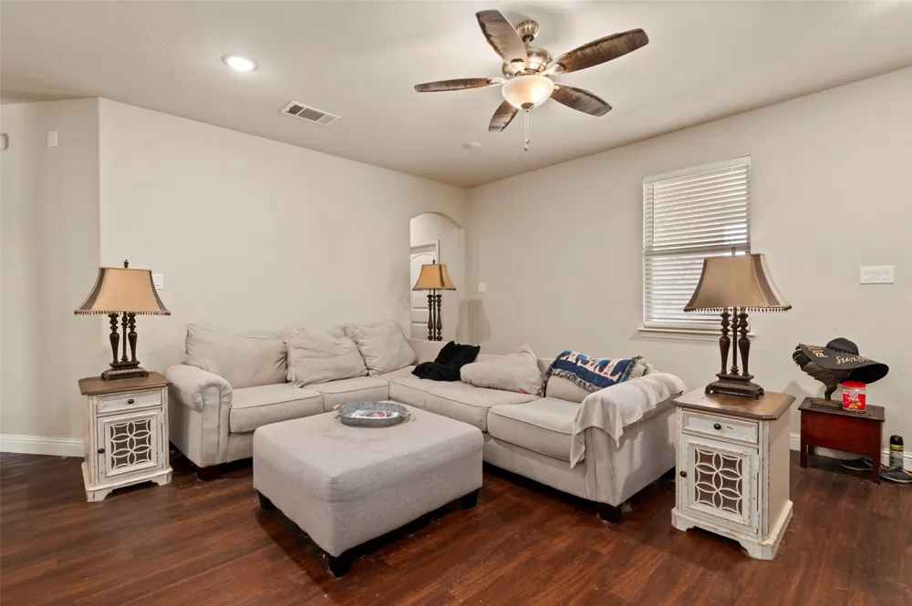 15 Pleasant Valley Sanger, TX 76266