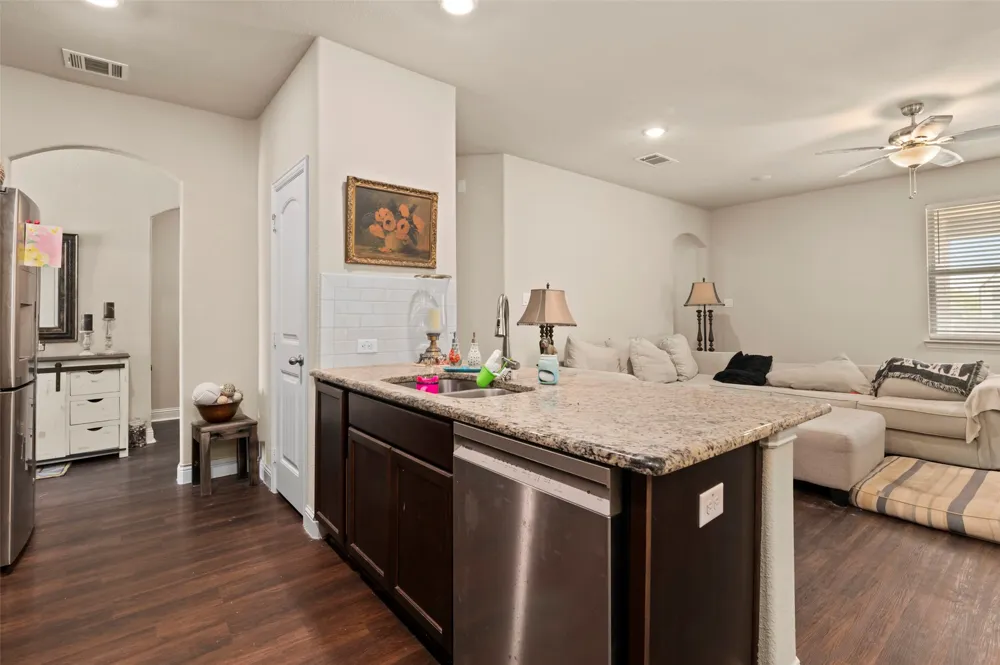 15 Pleasant Valley Sanger, TX 76266