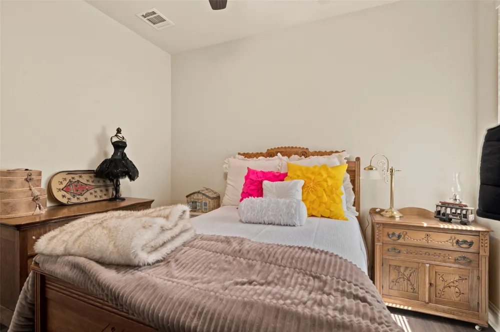 15 Pleasant Valley Sanger, TX 76266