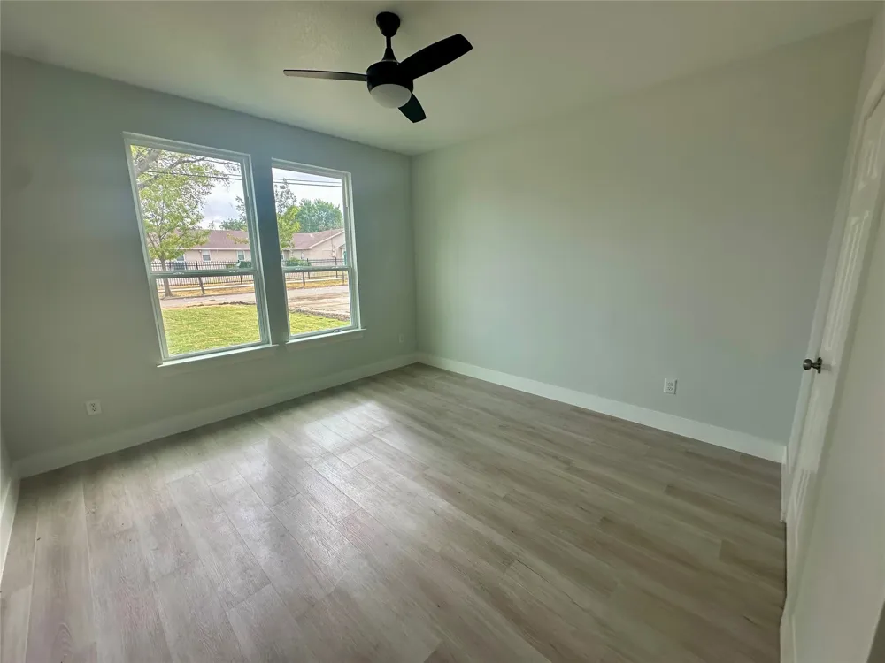 525 NW 17th Street Grand Prairie, TX 75050