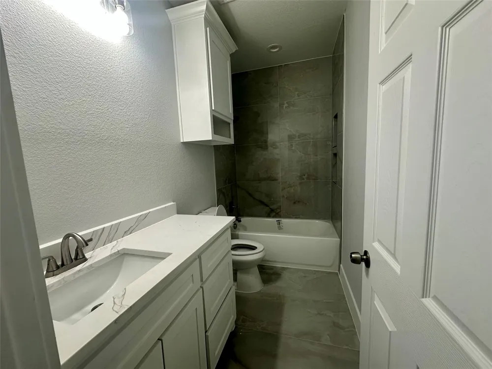525 NW 17th Street Grand Prairie, TX 75050