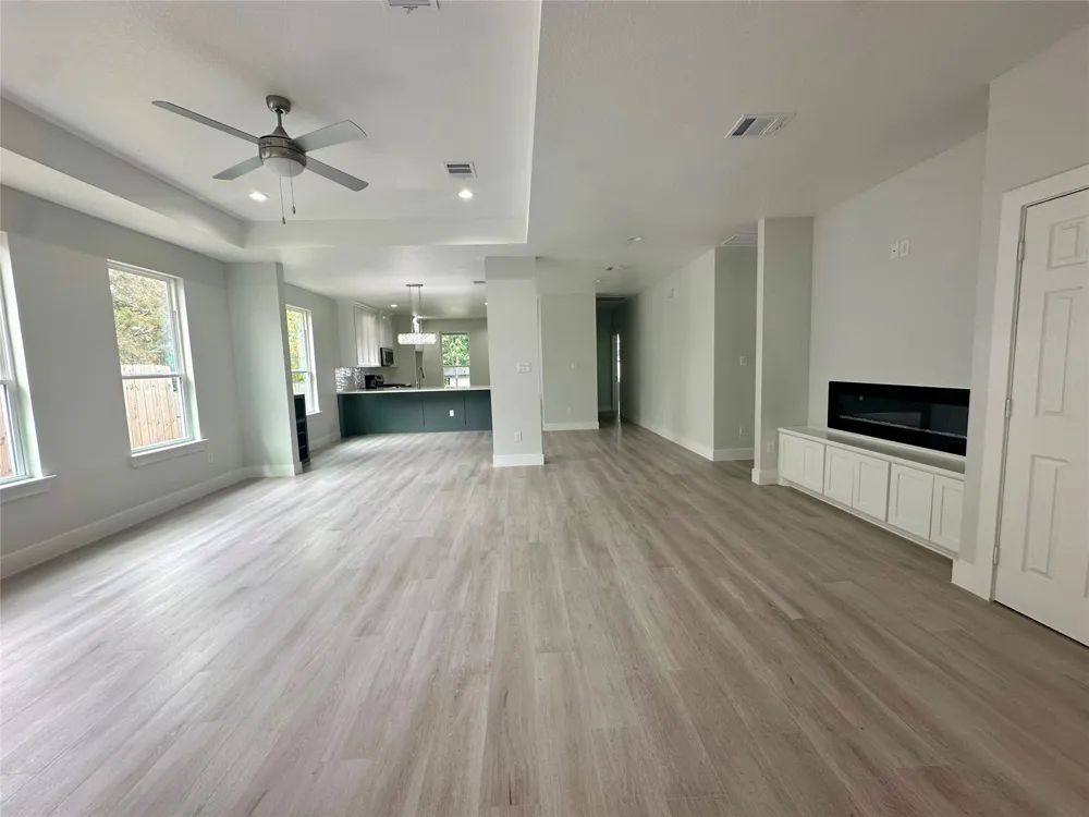 525 NW 17th Street Grand Prairie, TX 75050