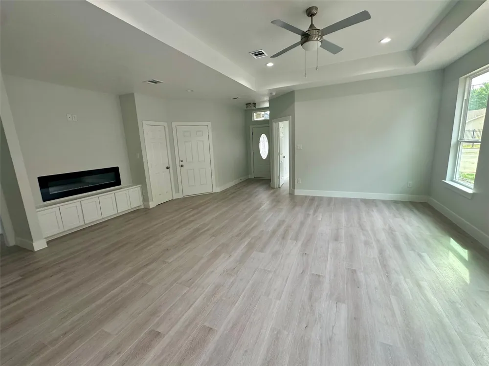 525 NW 17th Street Grand Prairie, TX 75050