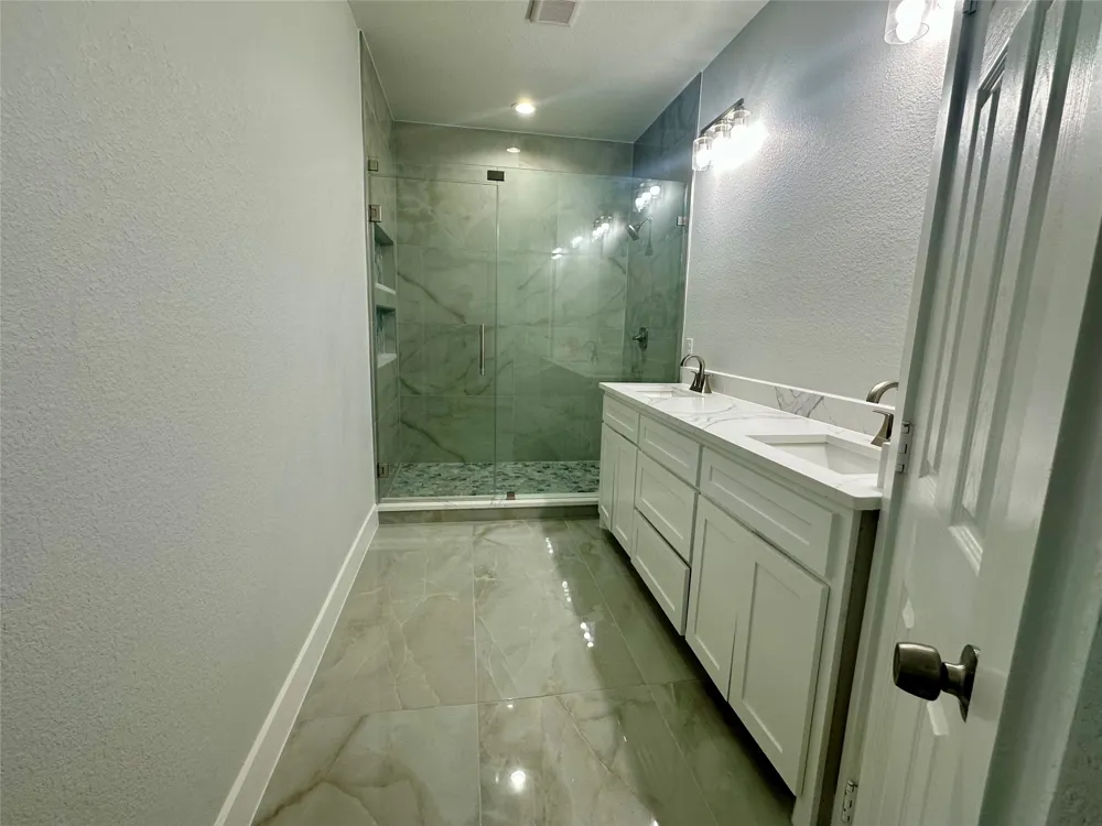 525 NW 17th Street Grand Prairie, TX 75050