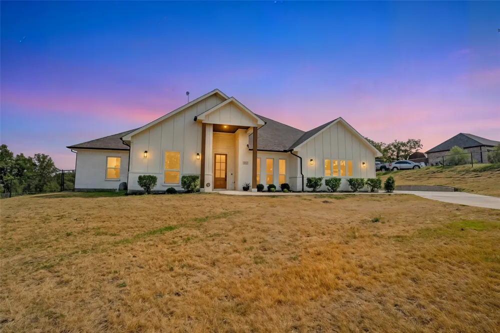 182 Saddle Horn Trail Boyd, TX 76023