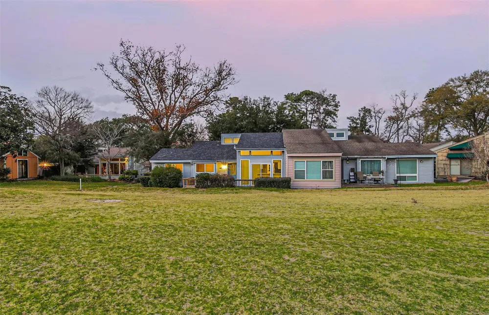 60 April Village Conroe, TX 77356