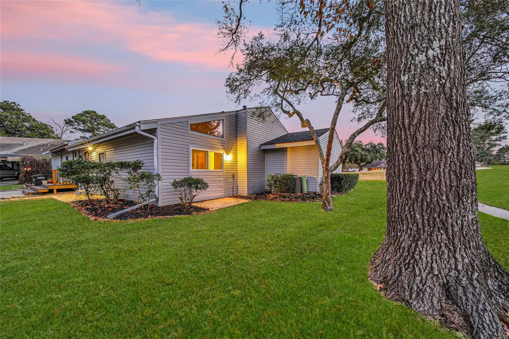 60 April Village Conroe, TX 77356