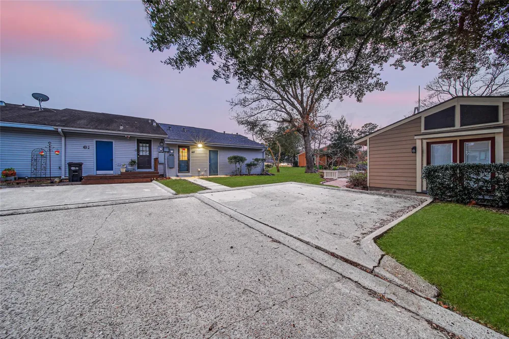 60 April Village Conroe, TX 77356