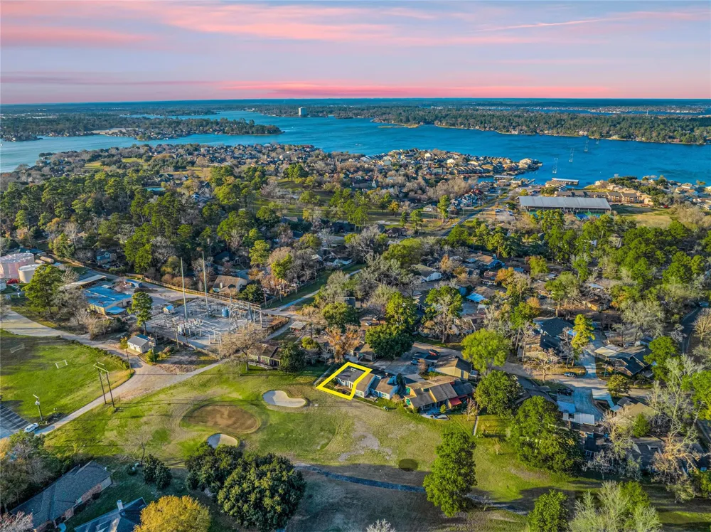 60 April Village Conroe, TX 77356
