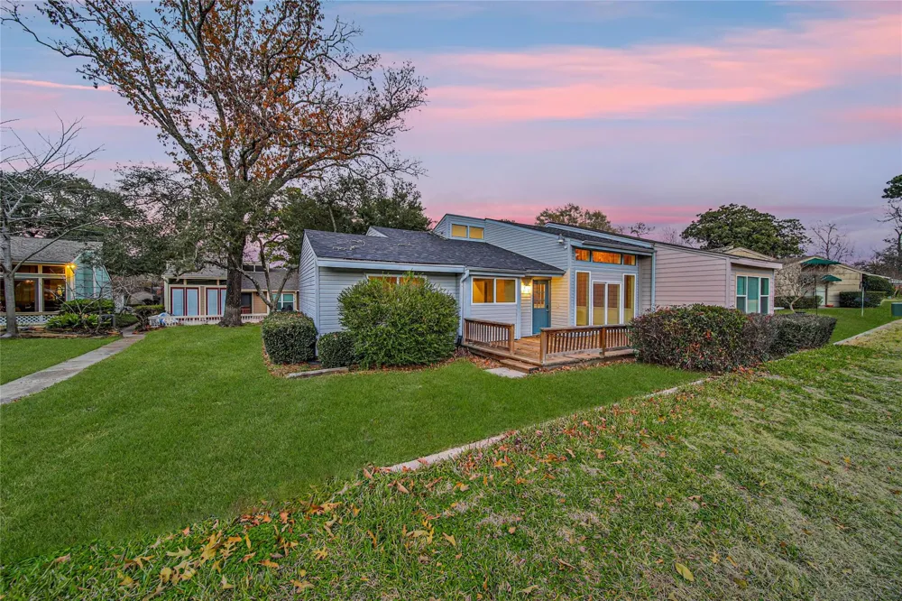60 April Village Conroe, TX 77356
