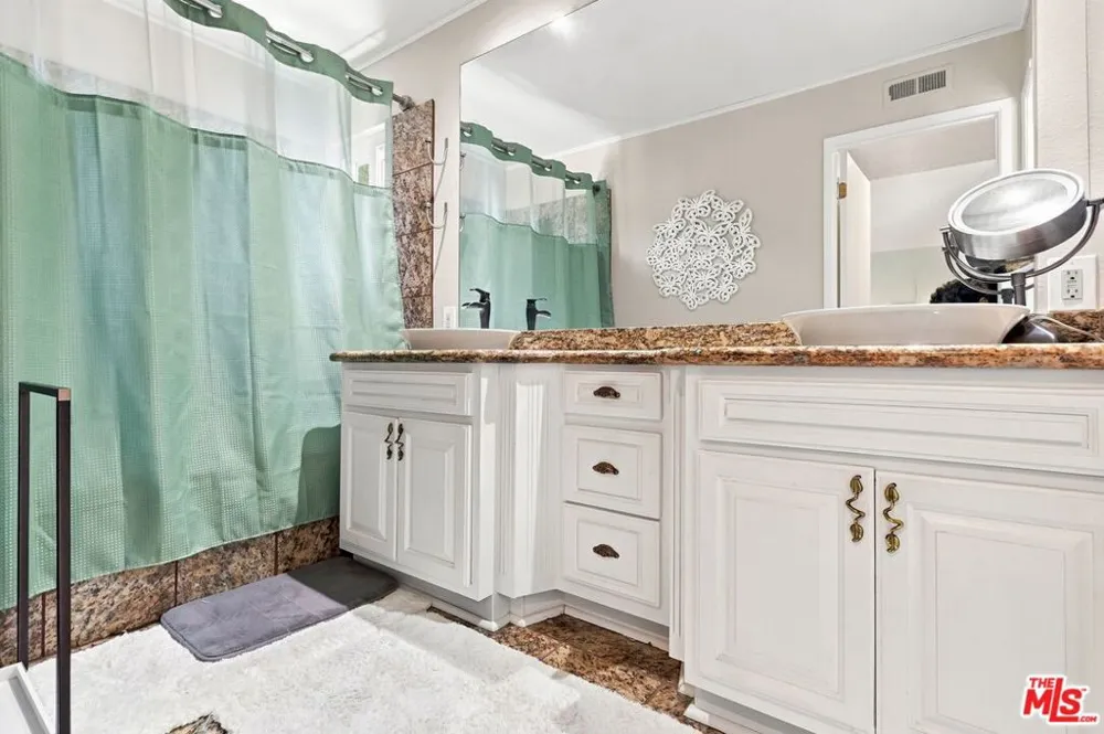 8728 Dartford Place Inglewood, CA 90305