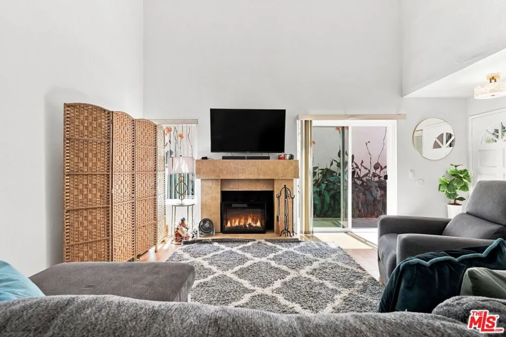 8728 Dartford Place Inglewood, CA 90305