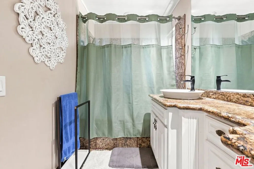 8728 Dartford Place Inglewood, CA 90305