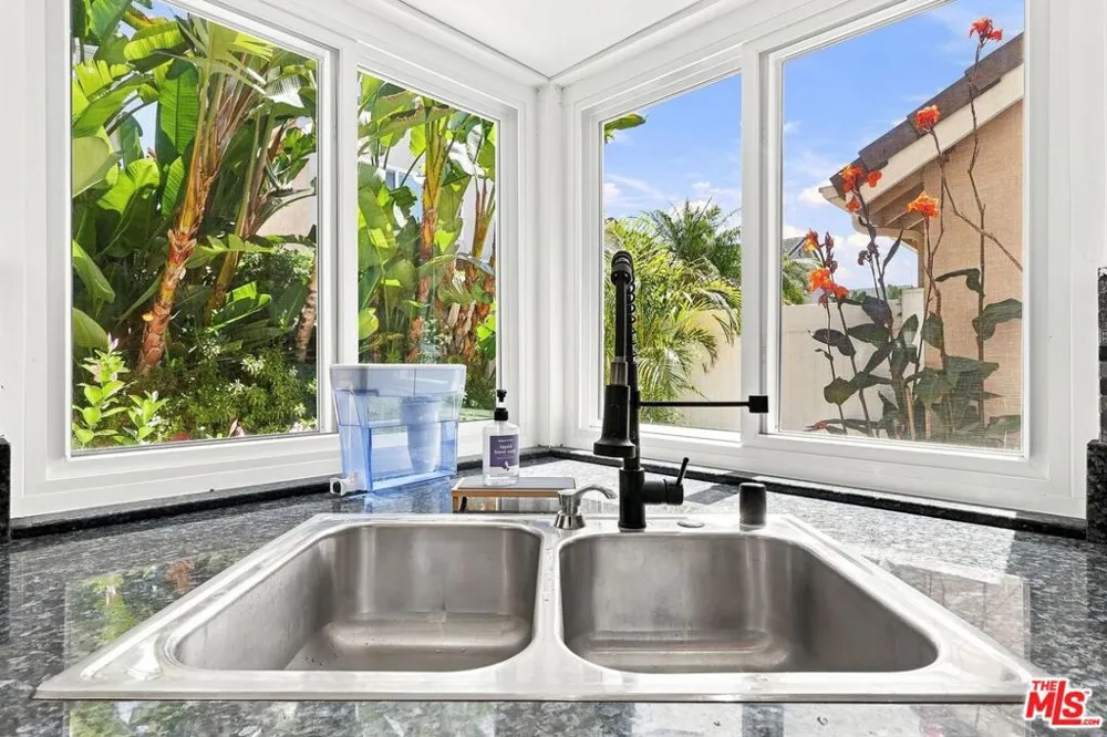 8728 Dartford Place Inglewood, CA 90305