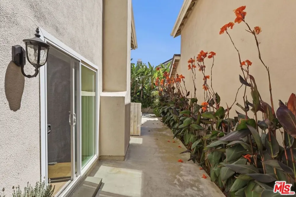 8728 Dartford Place Inglewood, CA 90305