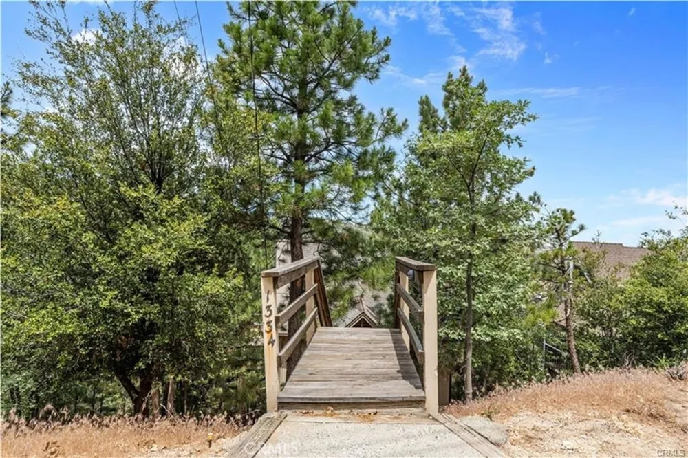 1334 St Anton Lake Arrowhead, CA 92352