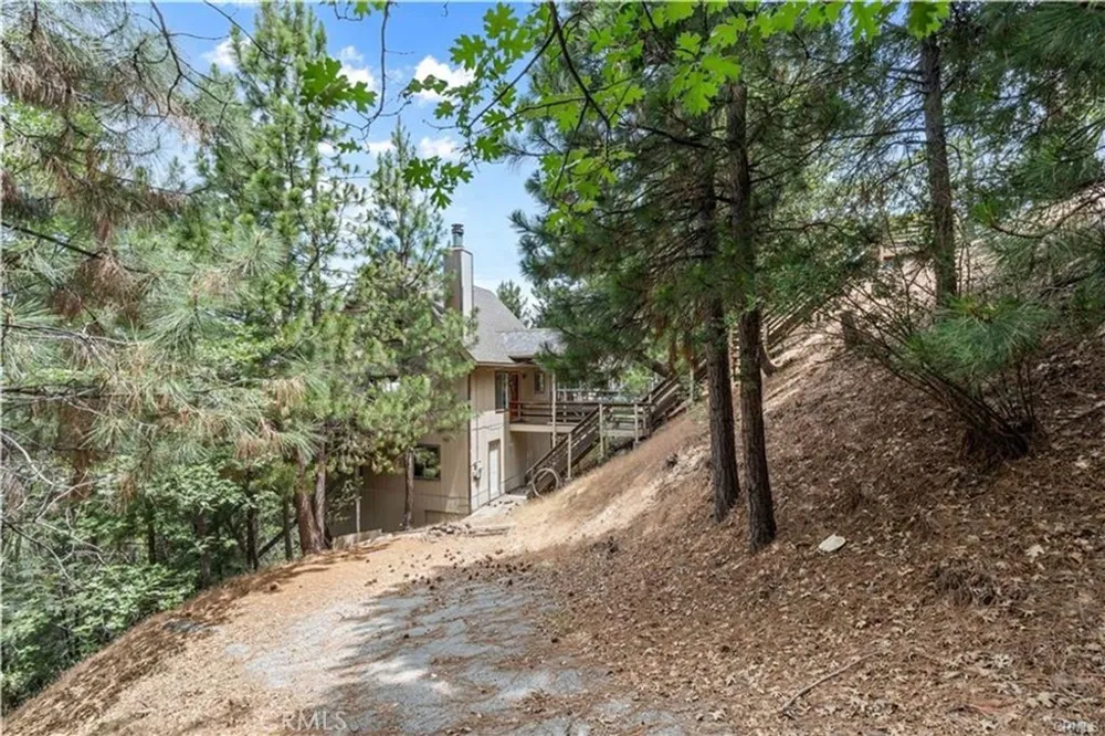 1334 St Anton Lake Arrowhead, CA 92352
