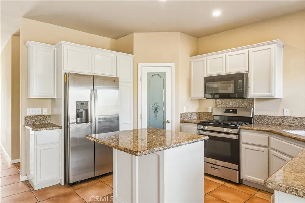 6231 Mirlo Yucca Valley, CA 92284