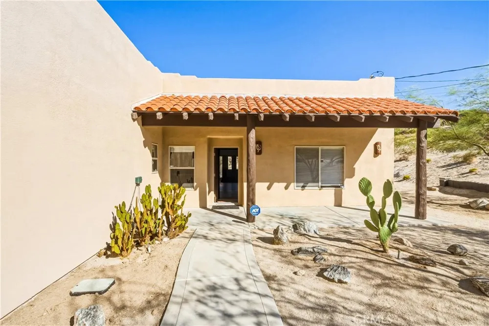 6231 Mirlo Yucca Valley, CA 92284