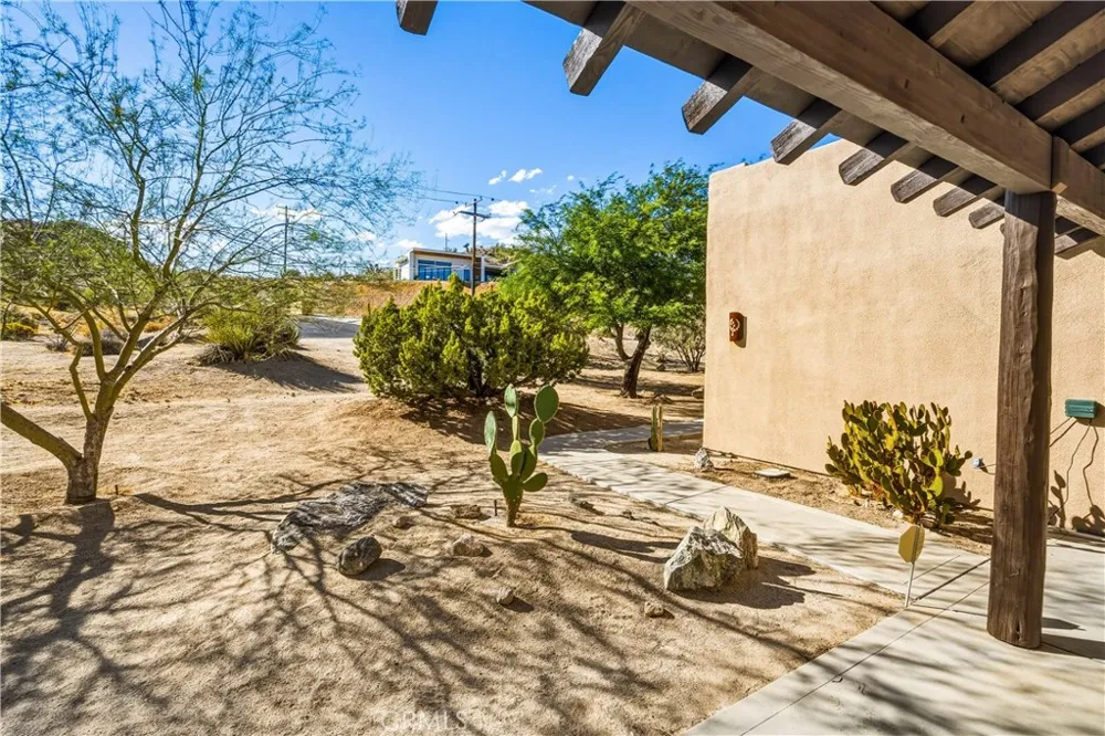 6231 Mirlo Yucca Valley, CA 92284