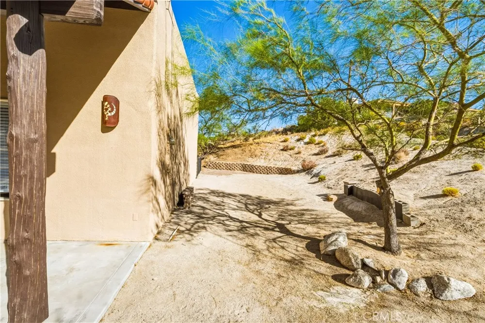 6231 Mirlo Yucca Valley, CA 92284