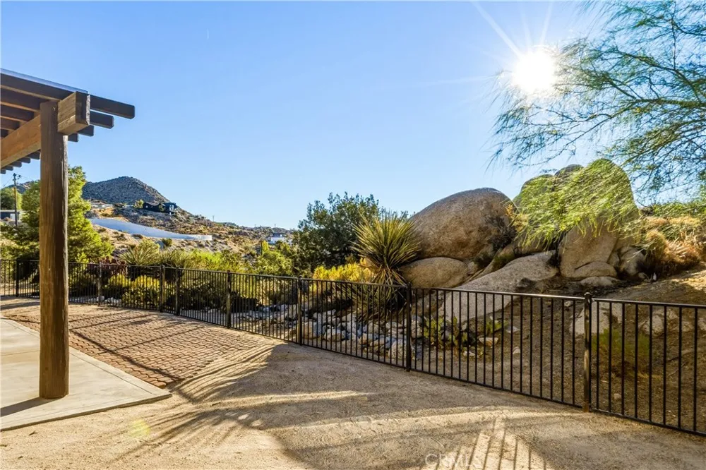 6231 Mirlo Yucca Valley, CA 92284