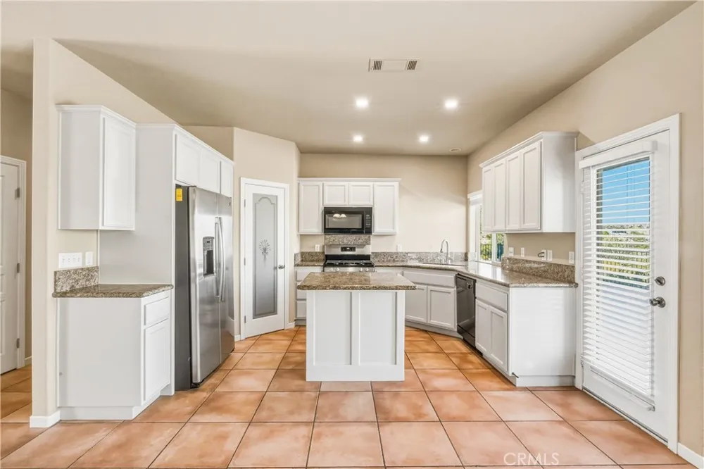 6231 Mirlo Yucca Valley, CA 92284