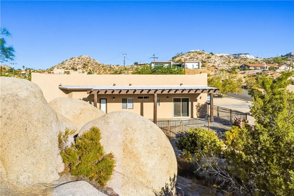 6231 Mirlo Yucca Valley, CA 92284