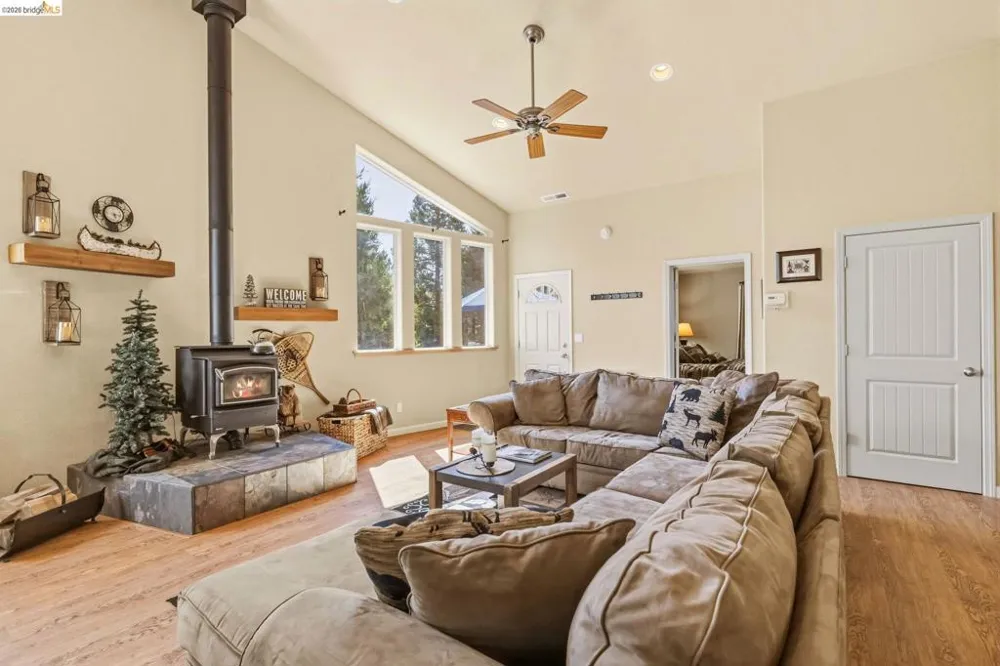 29392 Alpine Dr Cold Springs, CA 95335