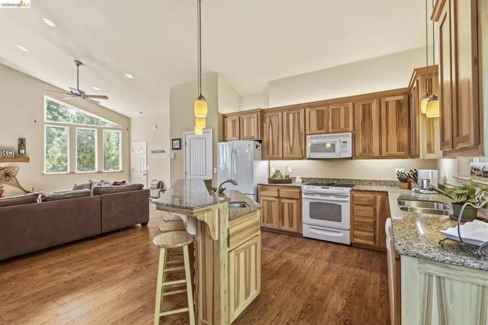 29392 Alpine Dr Cold Springs, CA 95335