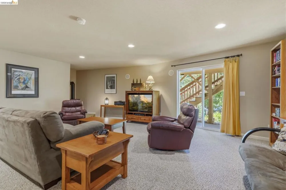 29392 Alpine Dr Cold Springs, CA 95335