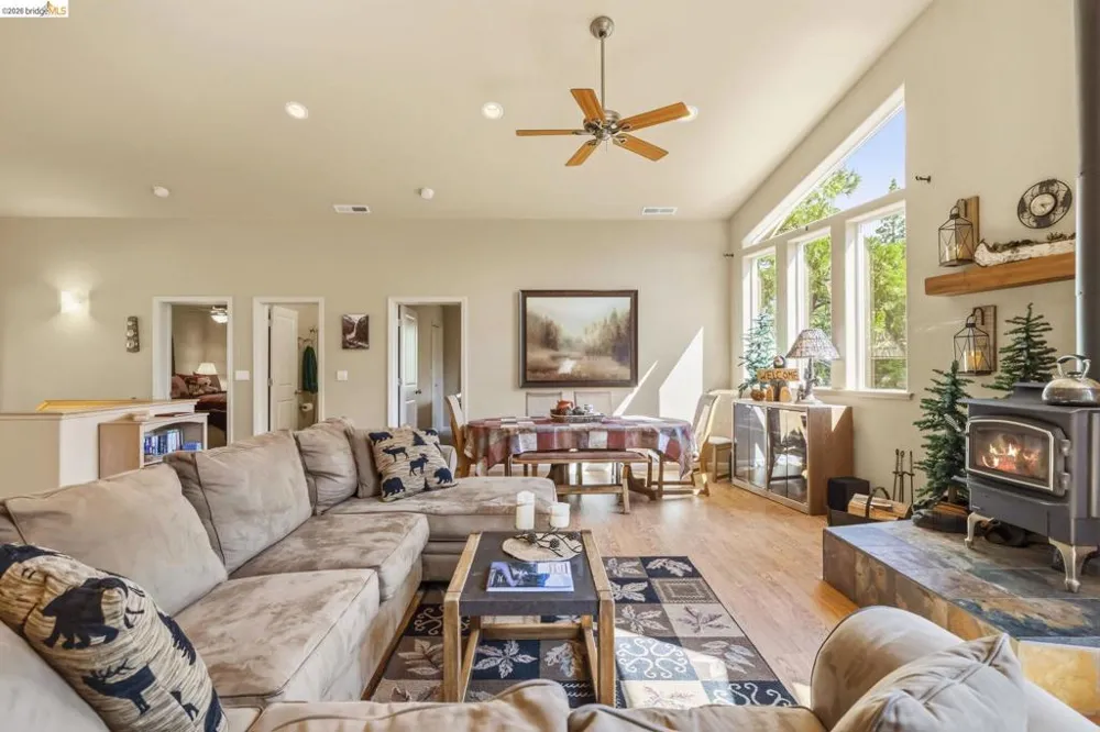 29392 Alpine Dr Cold Springs, CA 95335