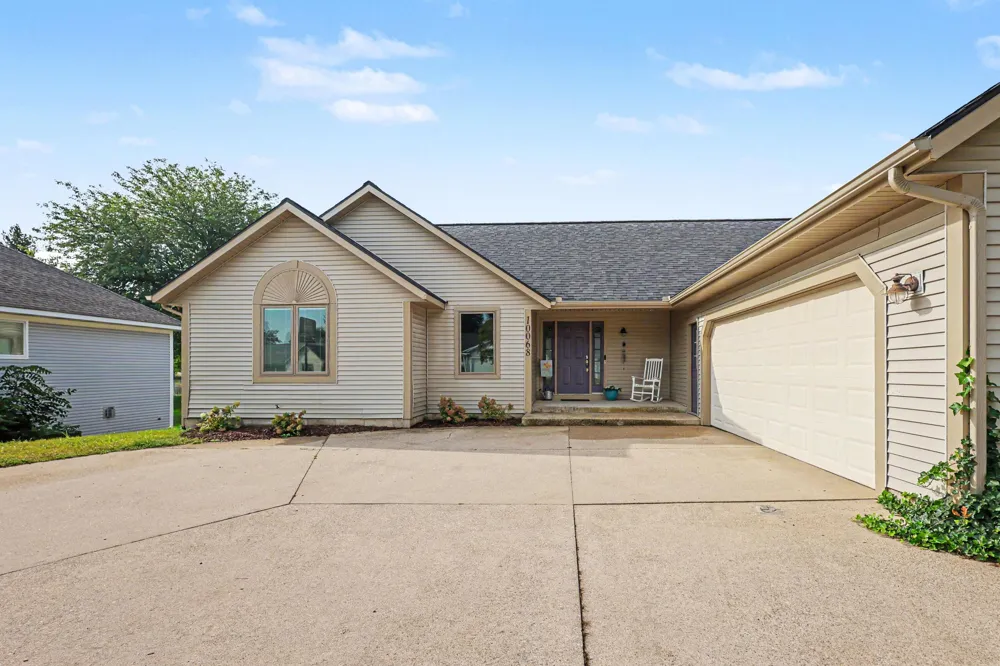 10068 Holiday Drive Zeeland, MI 49464