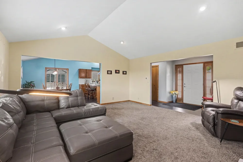 10068 Holiday Drive Zeeland, MI 49464