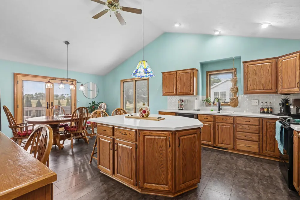 10068 Holiday Drive Zeeland, MI 49464