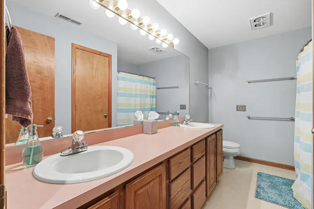 10068 Holiday Drive Zeeland, MI 49464