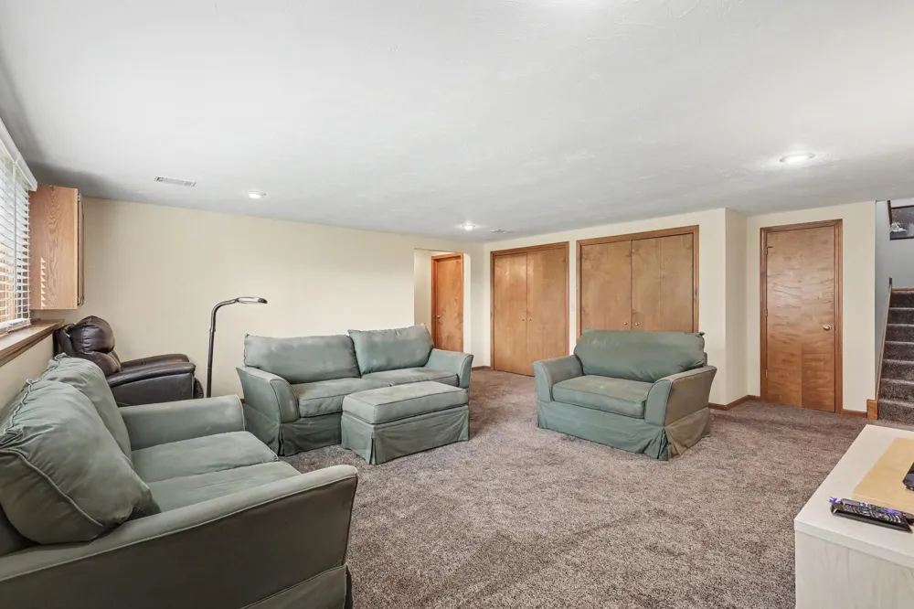 10068 Holiday Drive Zeeland, MI 49464