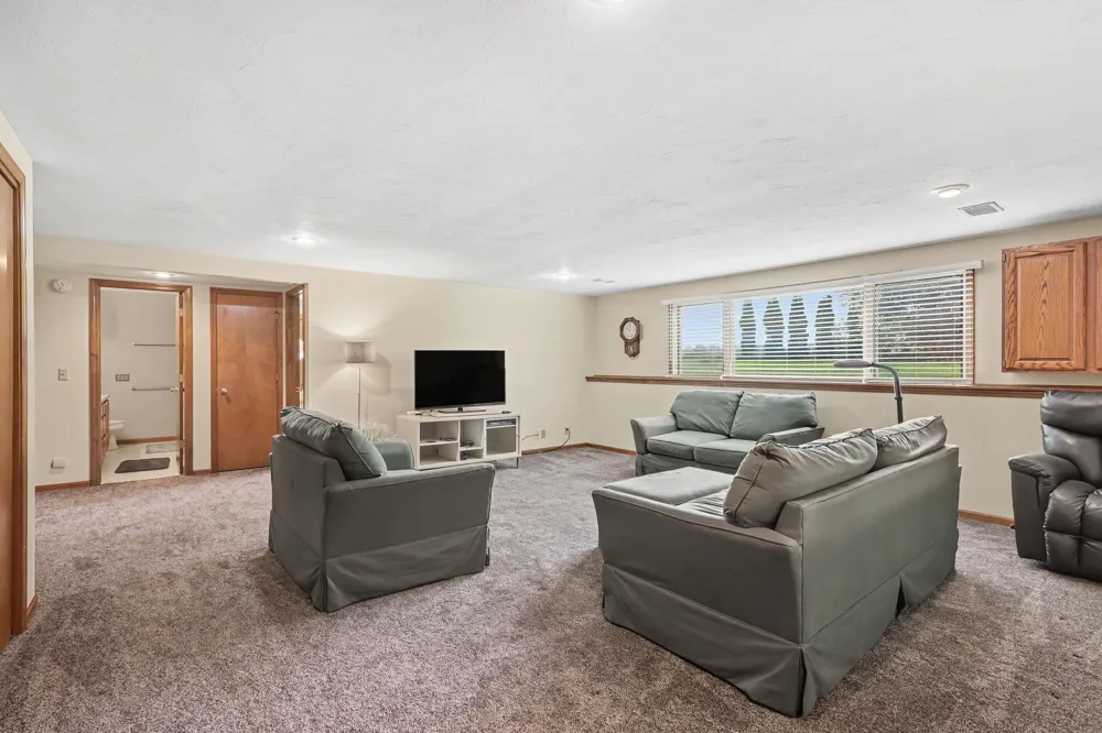 10068 Holiday Drive Zeeland, MI 49464
