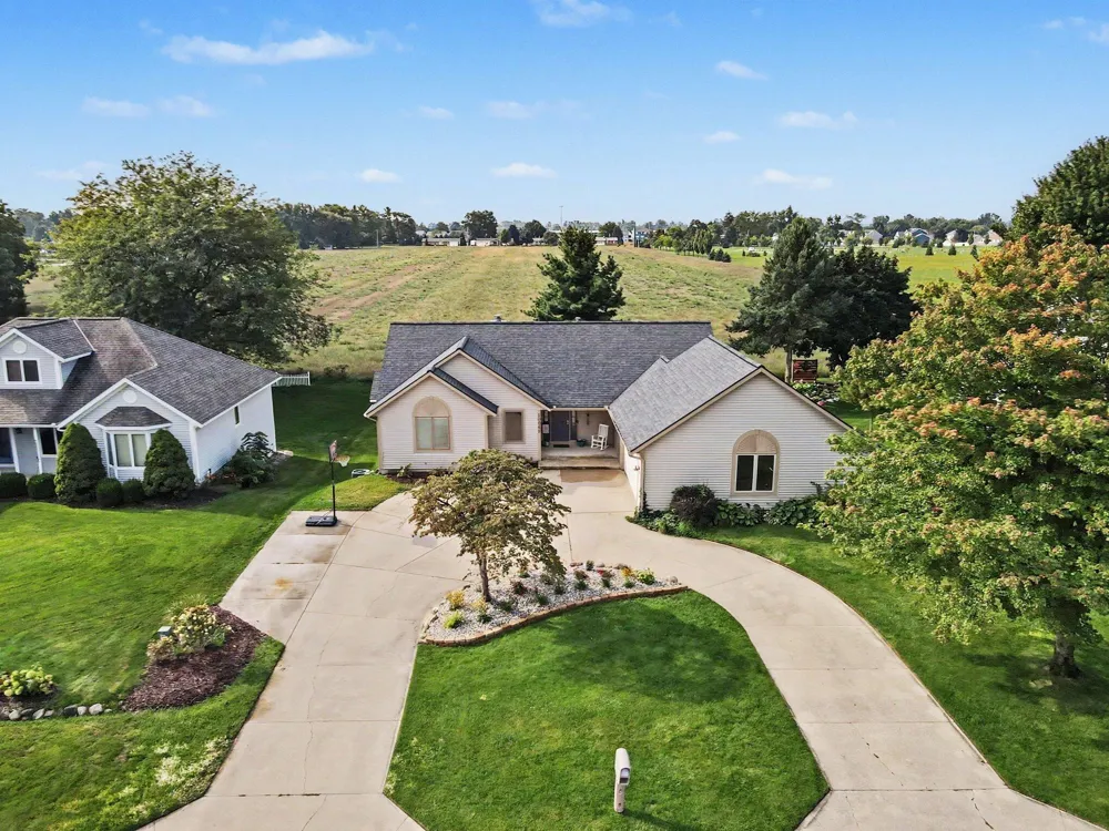 10068 Holiday Drive Zeeland, MI 49464