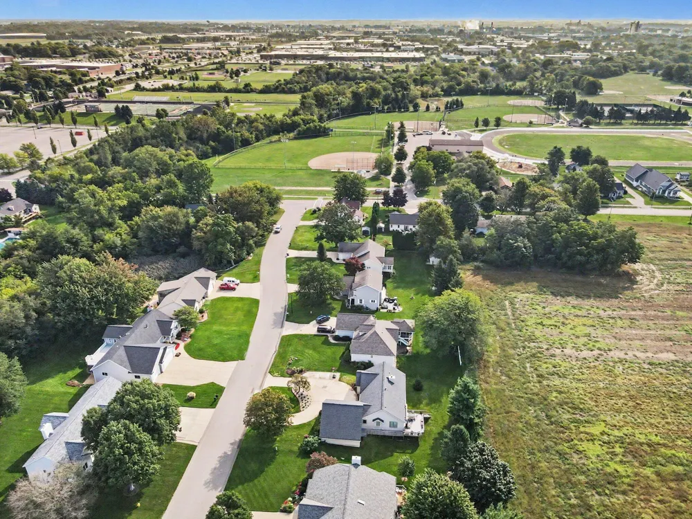 10068 Holiday Drive Zeeland, MI 49464