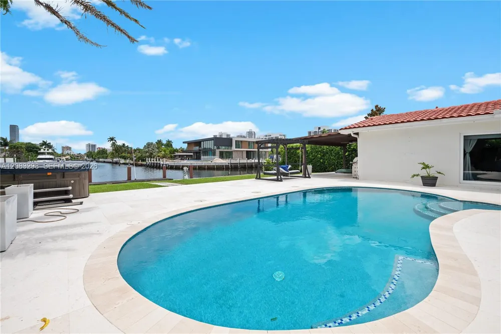 649 Layne Blvd Hallandale Beach, FL 33009