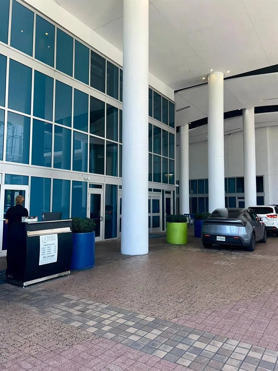 185 SW 7th Street #1802 Miami, FL 33130