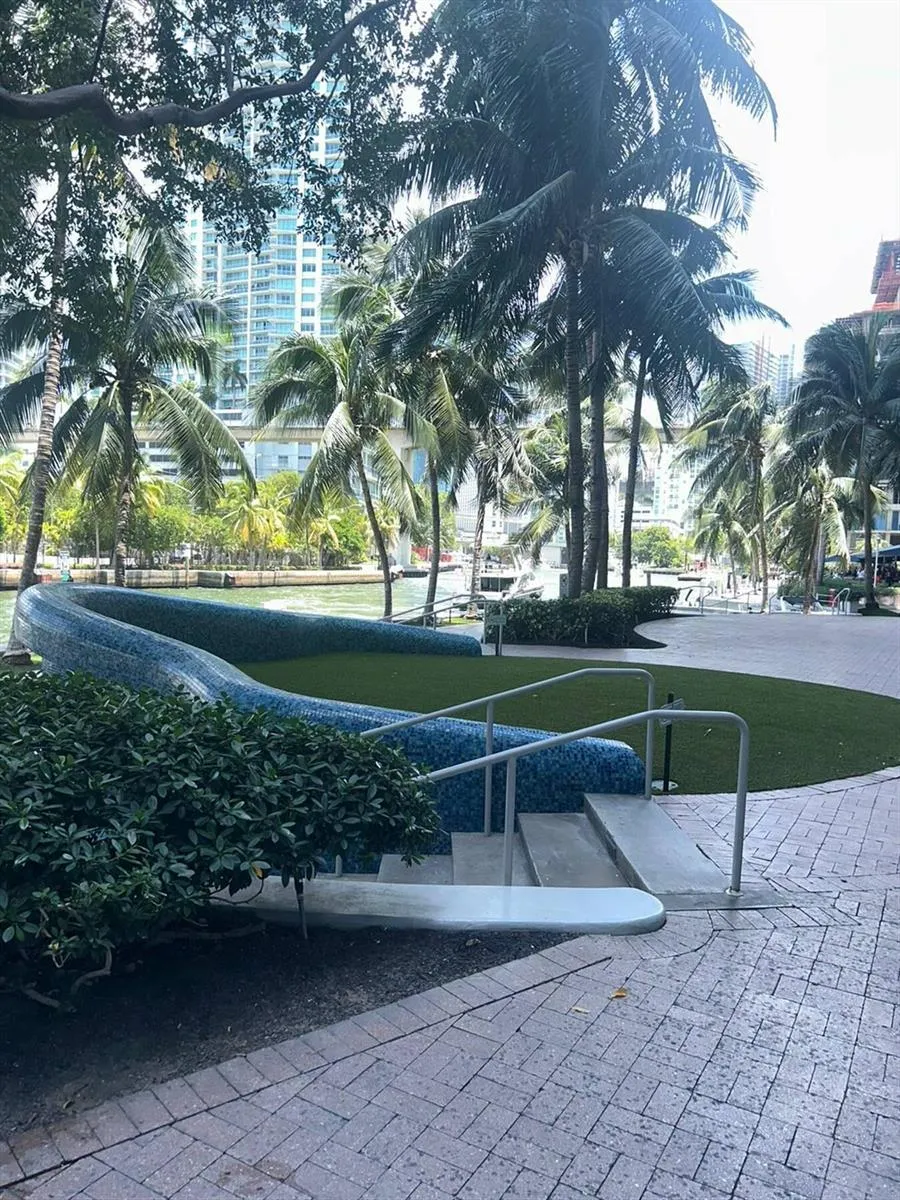 185 SW 7th Street #1802 Miami, FL 33130