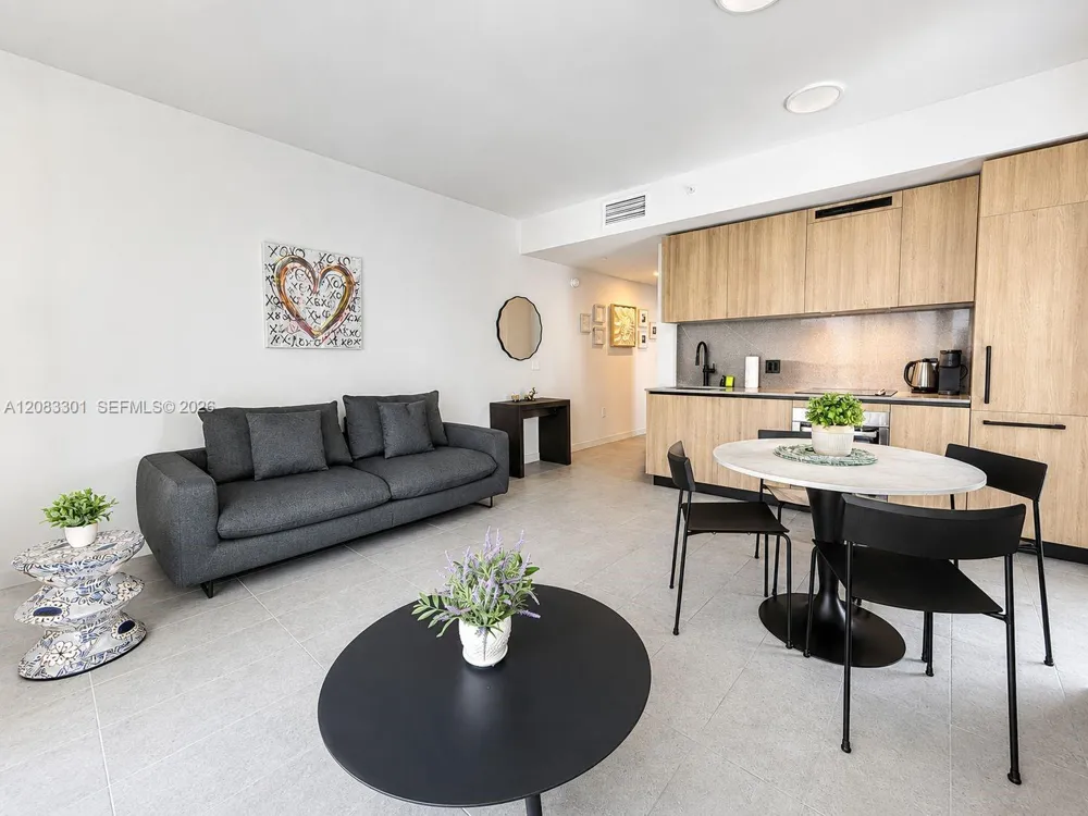121 NE 5th St #2408 Miami, FL 33132