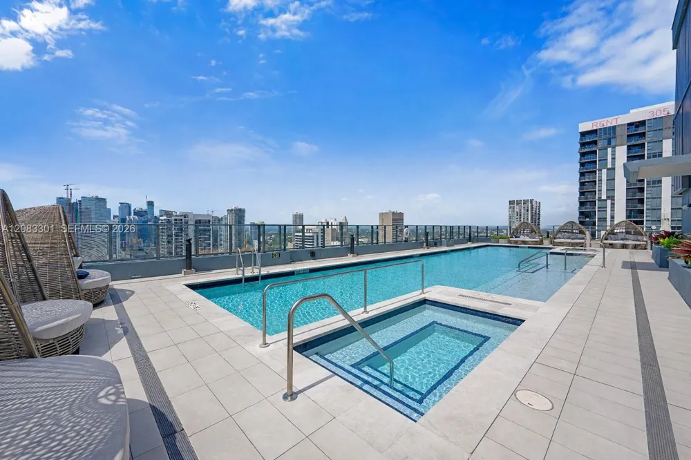 121 NE 5th St #2408 Miami, FL 33132