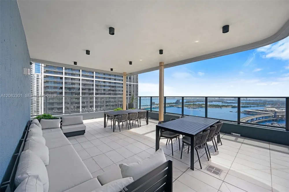 121 NE 5th St #2408 Miami, FL 33132