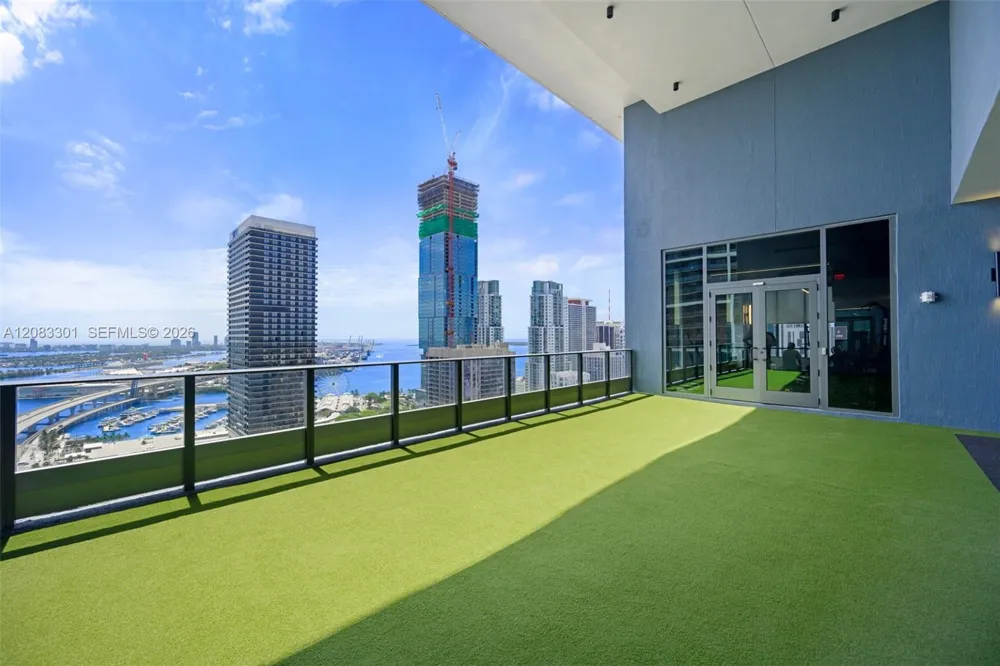 121 NE 5th St #2408 Miami, FL 33132