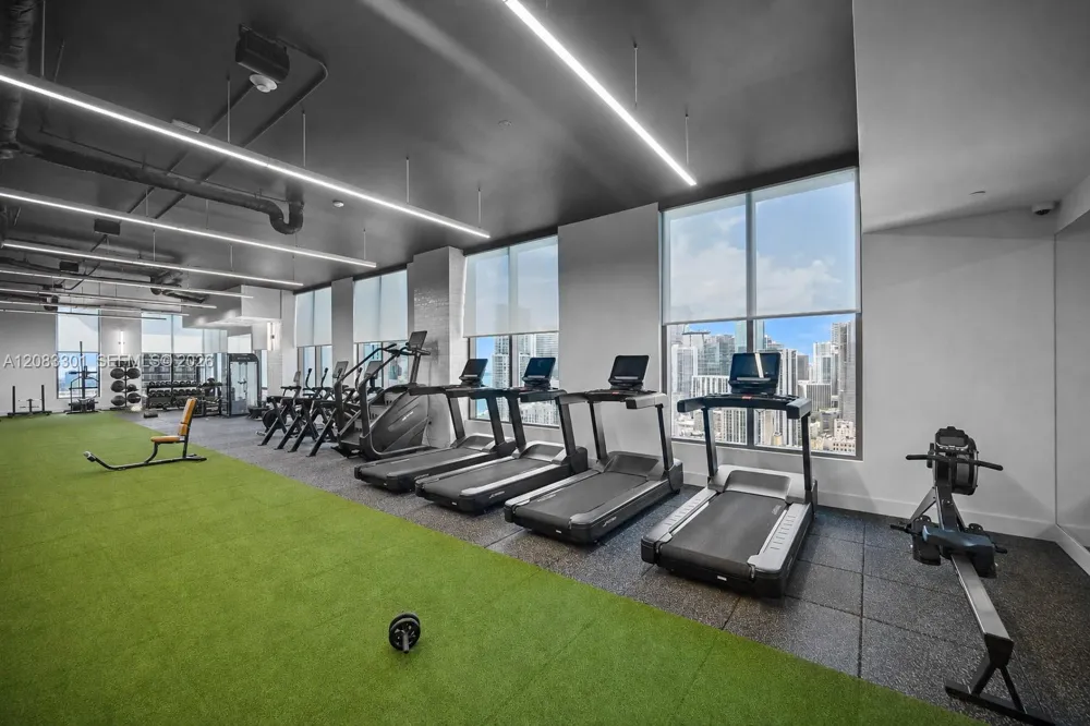 121 NE 5th St #2408 Miami, FL 33132